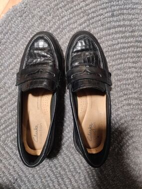 Clarks Women's Black Croc-Embossed Penny Loafers
